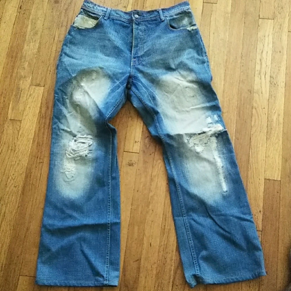 575 Distressed Denim size 36/32